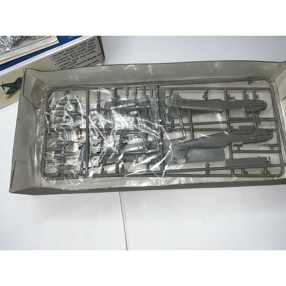 1/72 ACADEMY MINICRAFT MESSERSCHMITT Bf-109E MODEL KIT # 1668 - Picture 3 of 8